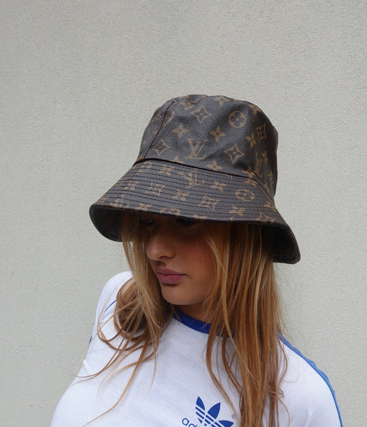 Leather hat Louis Vuitton Blue size 58 cm in Leather - 23859298