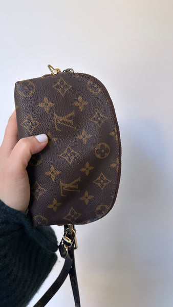 VINTAGE LOUIS VUITTON POUCH BAG