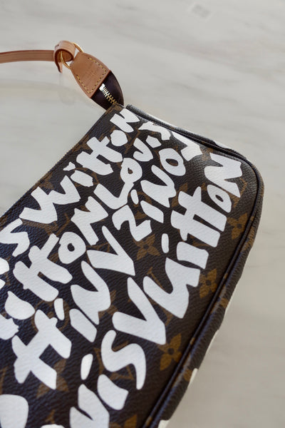 LV GRAFITTI POCHETTE BAG