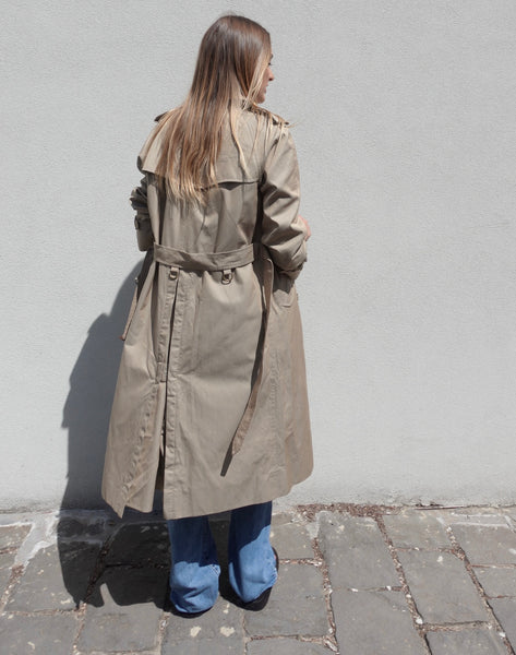 VINTAGE BURBERRY TRENCH COAT