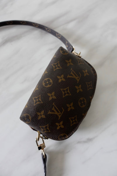 VINTAGE LOUIS VUITTON POUCH BAG