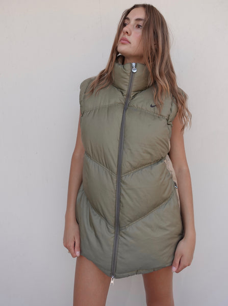 VINTAGE NIKE PUFFER VEST