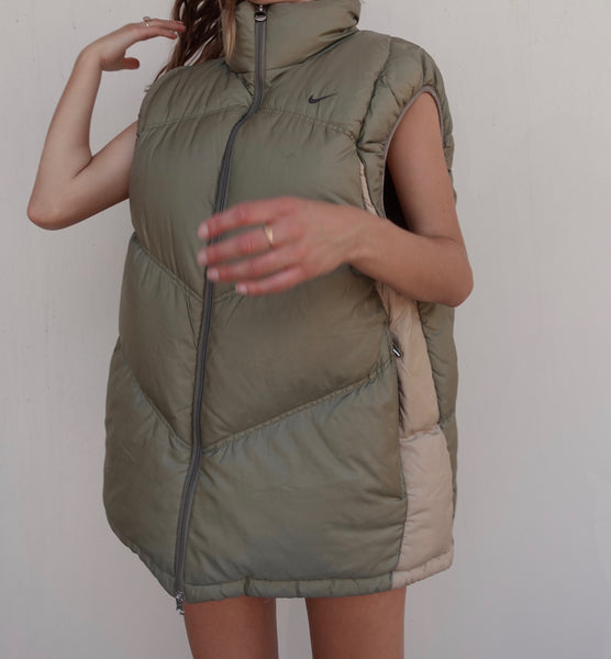 VINTAGE NIKE PUFFER VEST