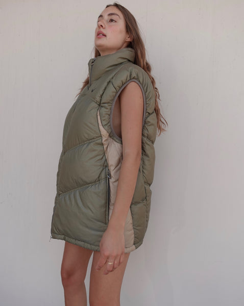 VINTAGE NIKE PUFFER VEST