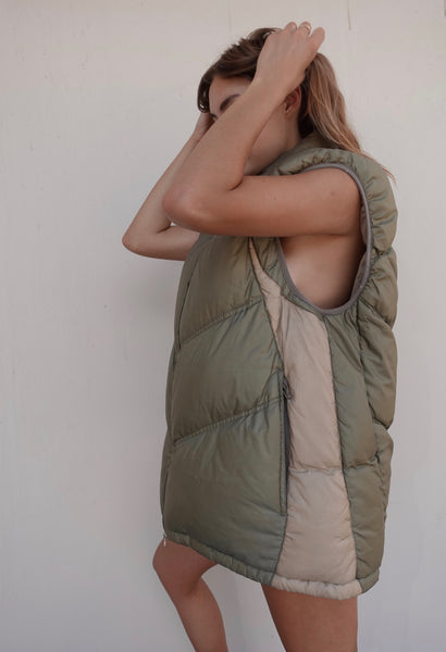VINTAGE NIKE PUFFER VEST
