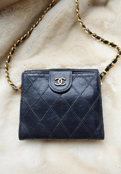 VINTAGE CHANEL MINI QUILTED BAG